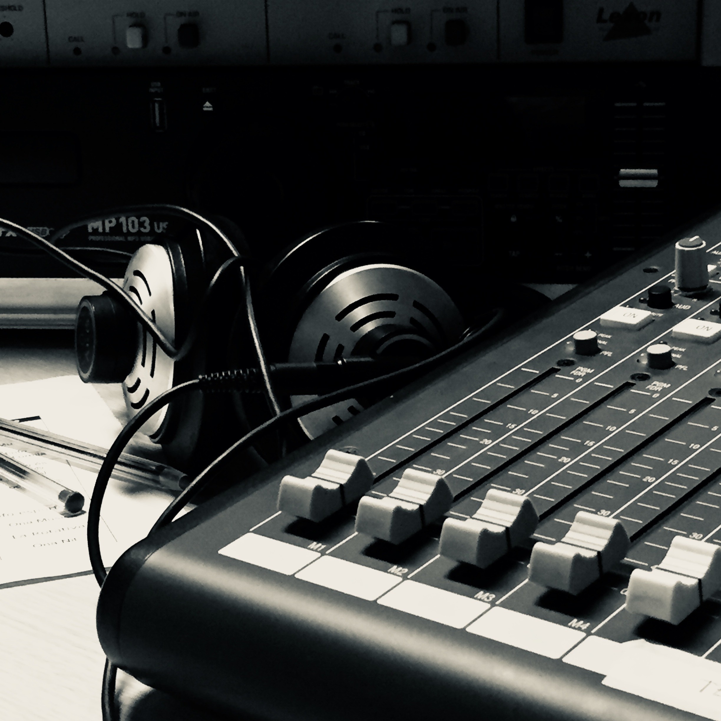 tu-tambe-pots-fer-radio